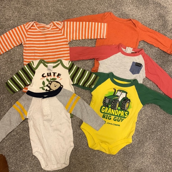 Long sleeve onesie bundle - Picture 1 of 7